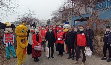 Kısıtlamada evdeki çocuklar unutulmadı