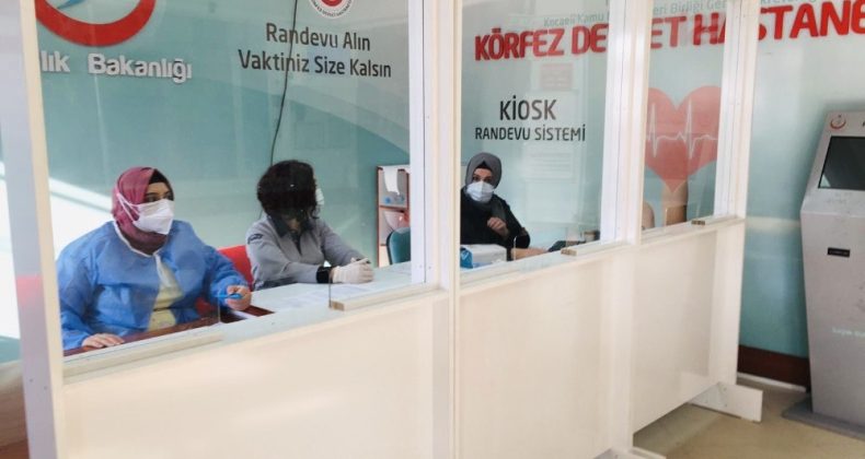 Körfez Belediyesi, sağlık çalışanları için paravan yaptı