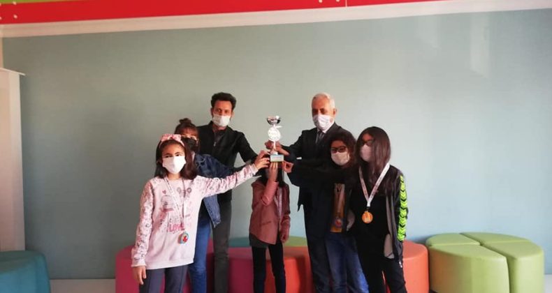 Kozan’lı minik bilim kahramanları ilçenin gururu oldular