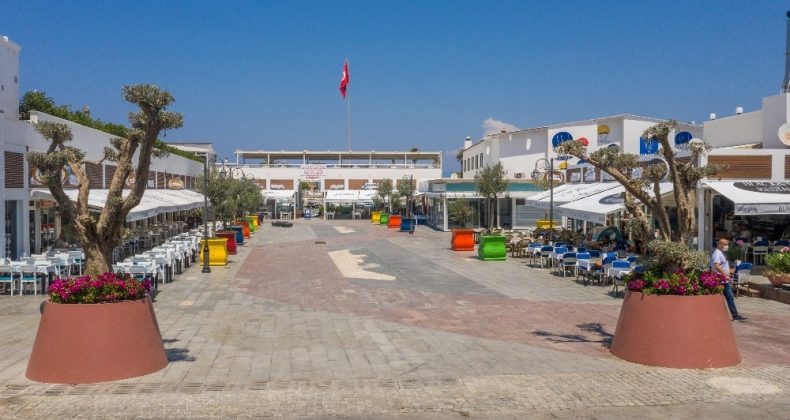 Kuşadası’nda reklam, tanıtım ve tabelalara standart getirildi