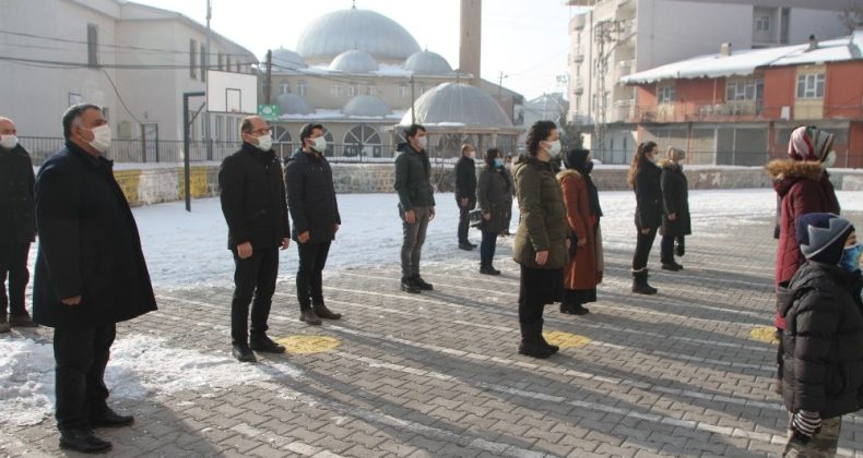 Malazgirt’te bayrak töreni