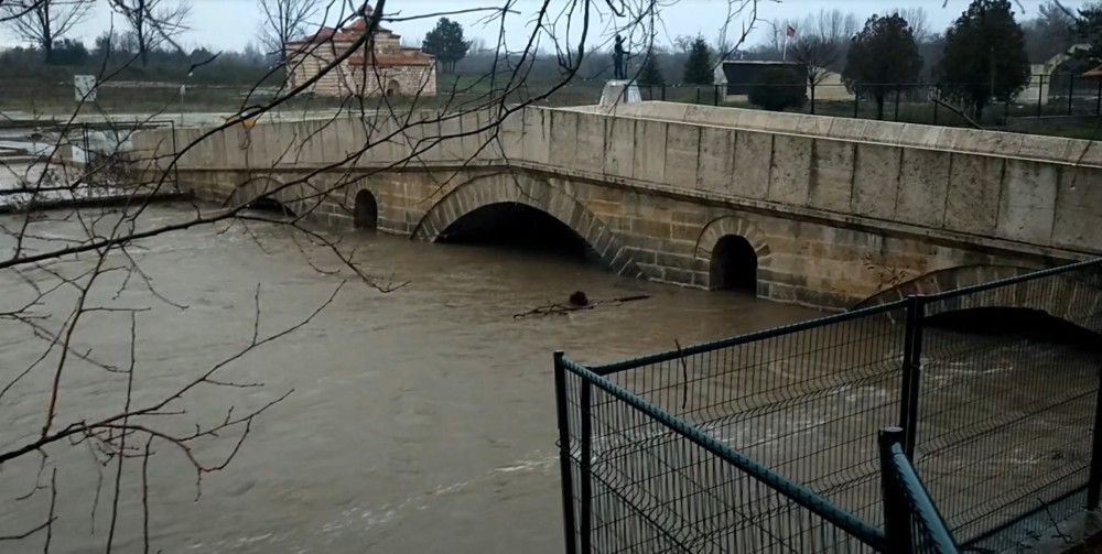 Nehirlerin debileri yükseldi: Turuncu alarm verildi