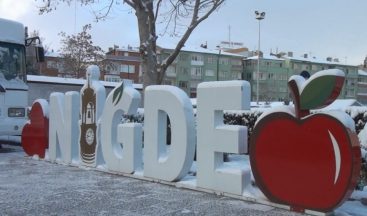 Niğde’ye mevsimin ilk karı yağdı