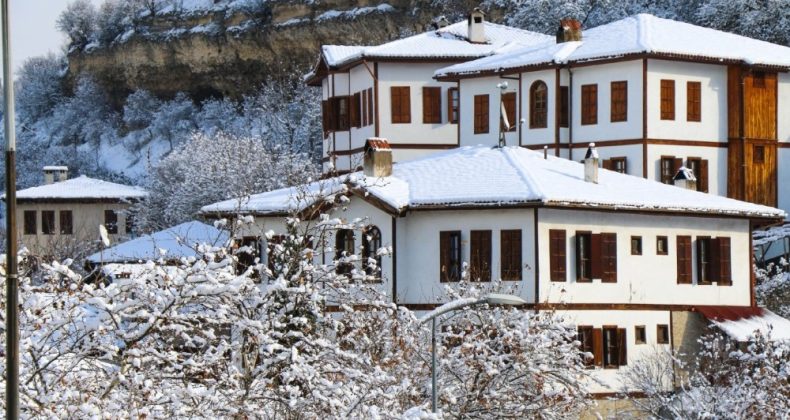 “Osmanlı’nın parmak izi” Safranbolu’da kar manzaraları mest etti