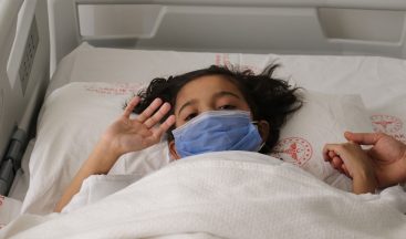 Böbrek nakli olan minik Buse’nin tek arzusu kuru fasulye yiyebilmek