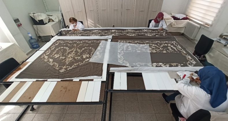 Osman Gazi Türbesi’nin örtüsü ilmek ilmek işleniyor