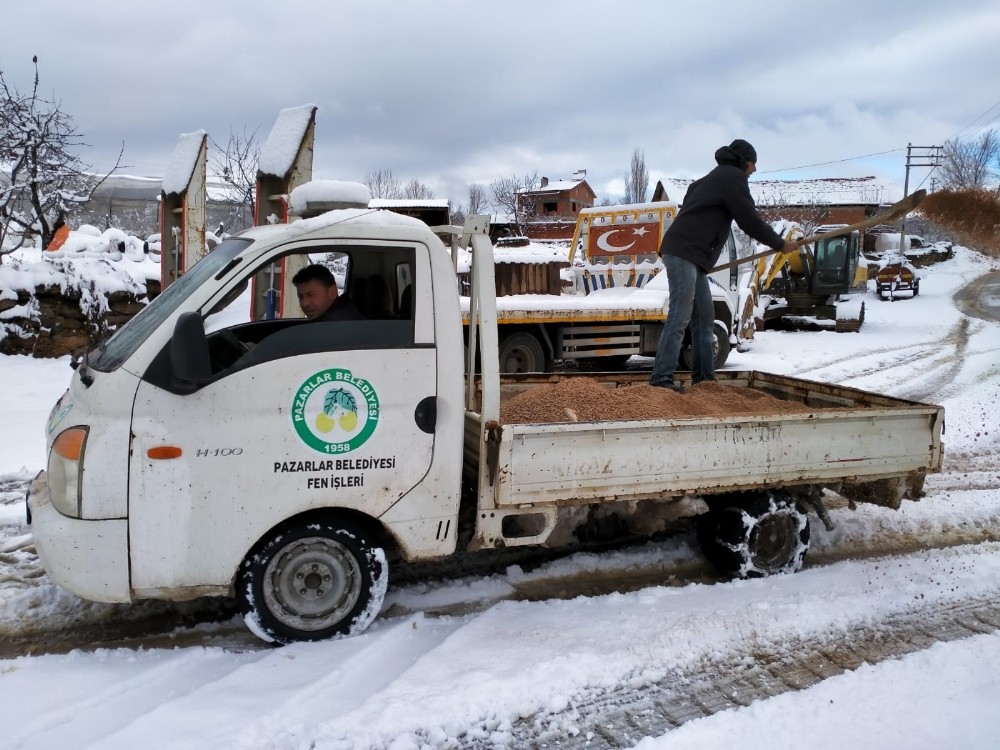 Pazarlar Belediyesi’nden karla mücadele seferberliği