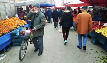Pazartesi pazarında tedbirden uzak görüntüler