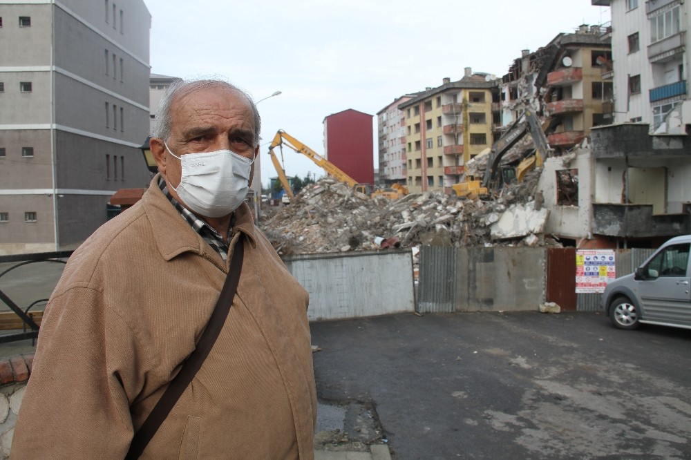 Rize’de kentsel dönüşüm çalışmaları kapsamında yıkımlar sürüyor