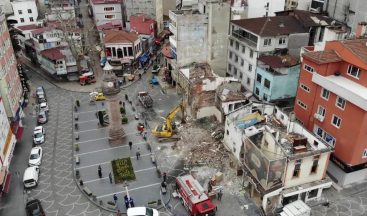 Saathane Meydanı’nda yıkım devam ediyor