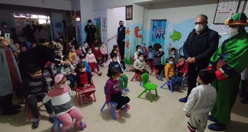 Şanlıurfa’da çocuklar için gölge oyunu