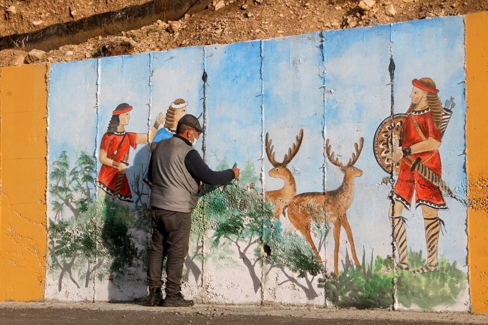 Seydikemer’de antik kent önündeki istinat duvarı tarihle renklendi