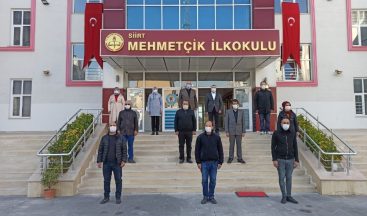 Siirt’te bayrak töreni eşliğinde İstiklal Marşı okundu