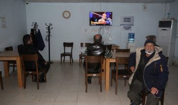 Sokakta kalanlara barınma merkezinde misafir ediliyor