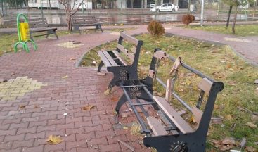 Sorumsuzlar Çocuk Parkına Zarar Verdi