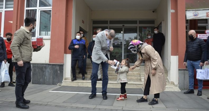 Belediye Başkanı Sosyal Medya Takipçilerini Çekilişle Ödüllendirdi