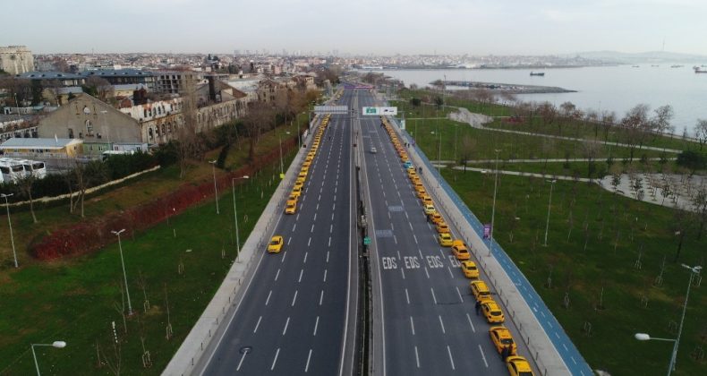 Taksimetre kuyruğu Yenikapı Etkinlik alanından Kazlıçeşmeye kadar uzadı
