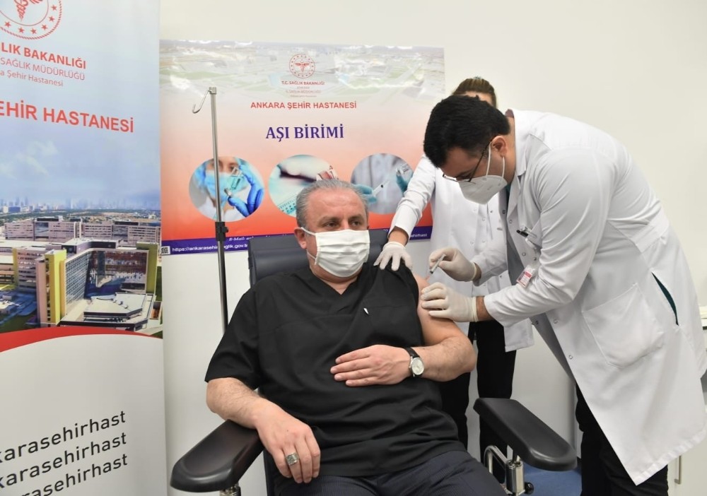 TBMM Başkanı Mustafa Şentop Covid-19 aşısı oldu