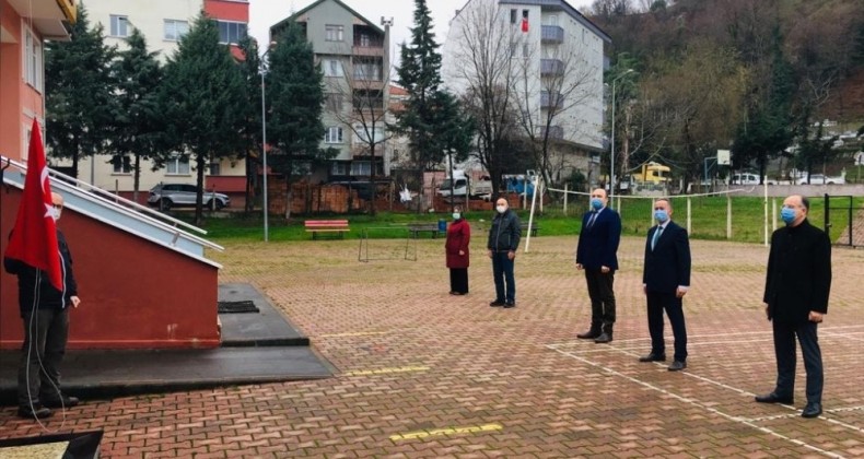 Türkeli’de tüm okullarda İstiklal Marşı okundu