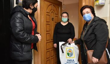 Tuzla Belediyesi beyaz baston hediye etti