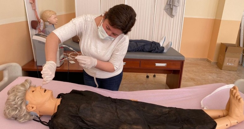 Üniversite eğitimine laboratuvar malzemesi desteği