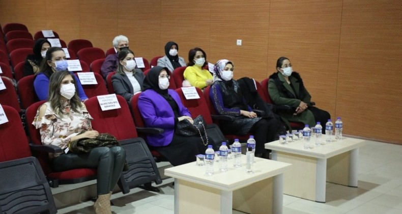 Vali Erkaya Yırık’ın eşi Ayşe Yırık:” Uyuşturucuyla mücadele de en büyük görev anneye düşüyor”