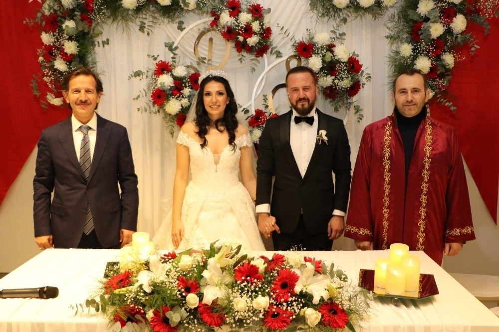 Yalova Belediye Başkan Vekili Tutuk, 2021 yılının ilk nikahını kıydı