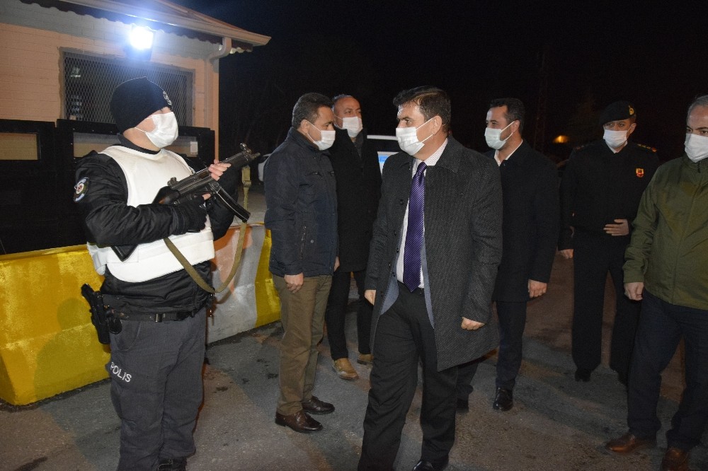 Yeni yıla polislerle giren Vali Arslantaş; “Maskesiz bir yıl olmasını diliyorum”