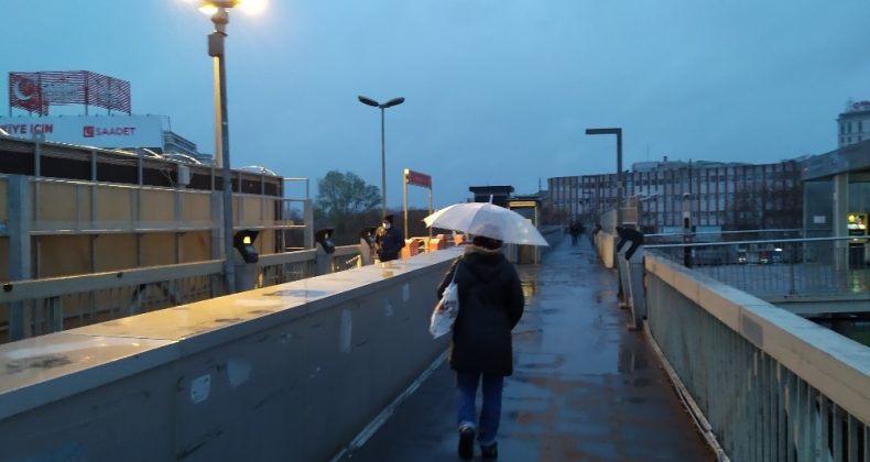 Yeni yılın ilk günü İstanbullular güne yağmurla uyandı