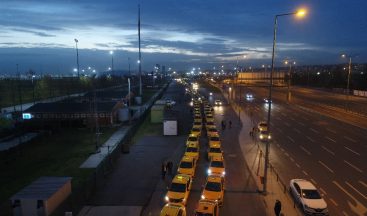 Yenikapı’daki taksimetre kuyruğu akşam da devam etti