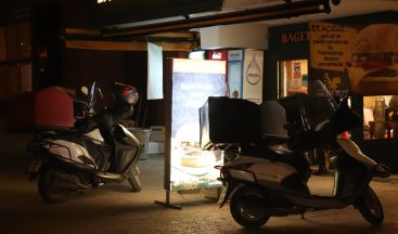 Yılbaşında sokaklar motosikletli kuryelere kaldı