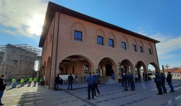 Yılın ilk Cuma namazı kısıtlama şartları altında kılındı