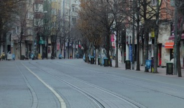 Yılın ilk günü her yer sessizliğe büründü