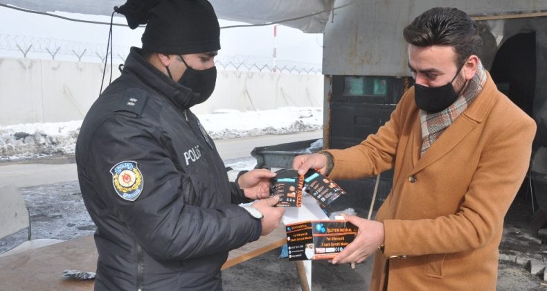 Yüksekovalı iş adamından güvenlik güçlerine kışlık maske